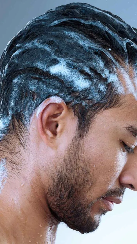 Une feuille de route pour la récupération après une greffe de cheveux 5 hair wash